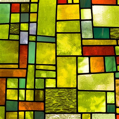 10 Decorating Ideas Using Stained Glass