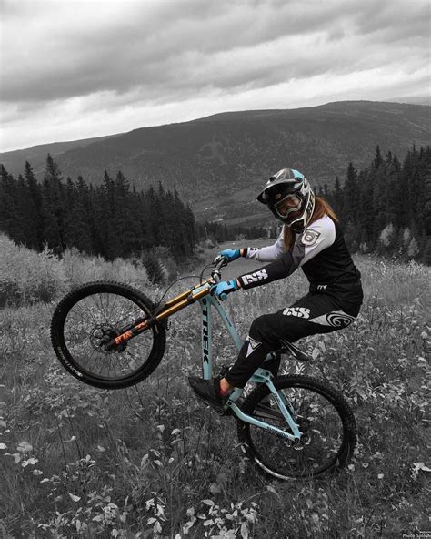 Biking mountain biking #mountainbikegear | Mountain biking women, Mountain bike girls, Trek 
