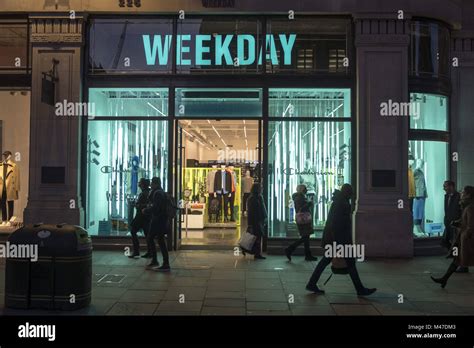 Weekday Shop Front High Resolution Stock Photography And Images Alamy