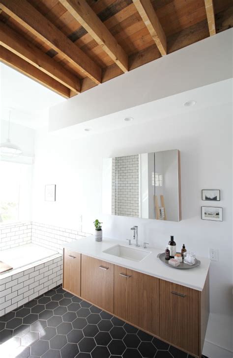 So whether you live in a suburban town, remote countryside, or the heart of a city, these 33 modern farmhouse bathroom ideas will inspire you to start that long overdue bathroom remodel. Modern Farmhouse Bathroom