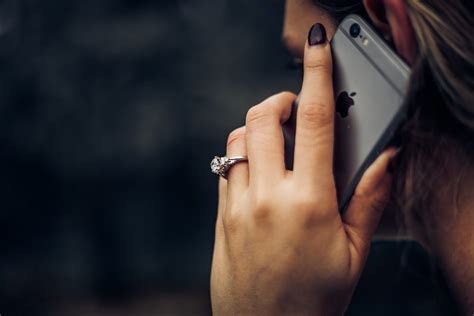 500 Phone Call Pictures Hd Download Free Images On Unsplash