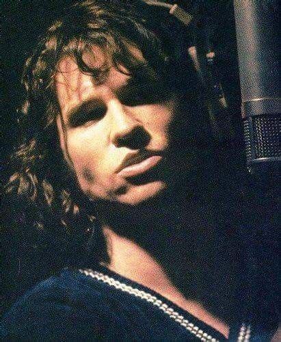 Val kilmer completely immersed himself in the life and music of jim morrison while preparing for the role. Val, 1991 filming The Doors | Val kilmer, Val, Jim morrison