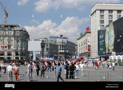 Moscow Street Scene In Moscow Daily Stock Photo Alamy