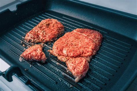 It is slow to heat up but maintains the temperature once hot. How To Cook Ribeye Steak In Oven Without A Cast Iron Skillet? - Miss Vickie