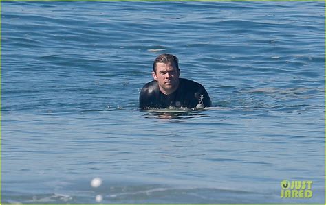 Chris Hemsworths Muscles Bulge Out Of His Tight Wetsuit Photo 3068874 Chris Hemsworth Photos