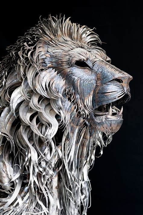 Increíble escultura de un león de metal en 4 000 piezas OLDSKULL NET