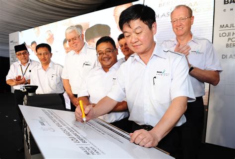 Petronas also operates petrochemical complexes in melaka, kerteh and gebeng. BASF and PETRONAS break ground on highly reactive ...