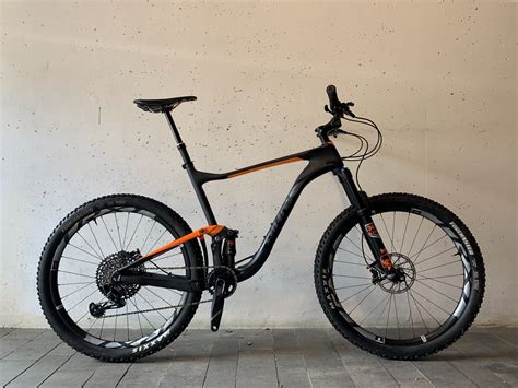Giant Anthem Advanced 1 Carbon Full Suspension Veloscout