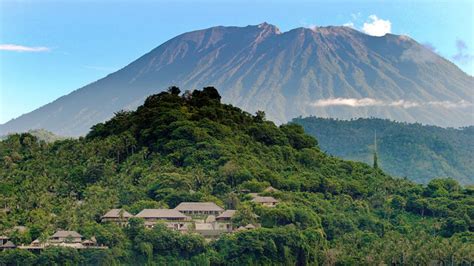Kaldera ini sering bingung dengan kawah gunung berapi. Gunung Berapi yang Pernah Meletus di Indonesia | KASKUS