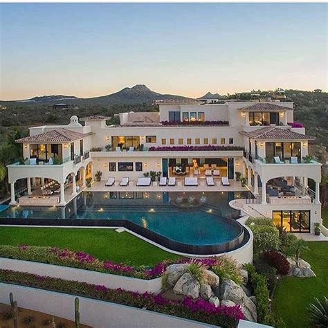 Luxury Mansion With A Million Price Tag By The Luxury Life Mansions Luxury Homes Dream