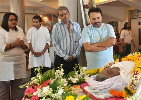 Photos Sadashiv Amrapurkar Funeral Attended By Bollywood Celebs