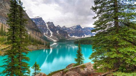 Natural Beauties Moraine Lake Banff National Park Is