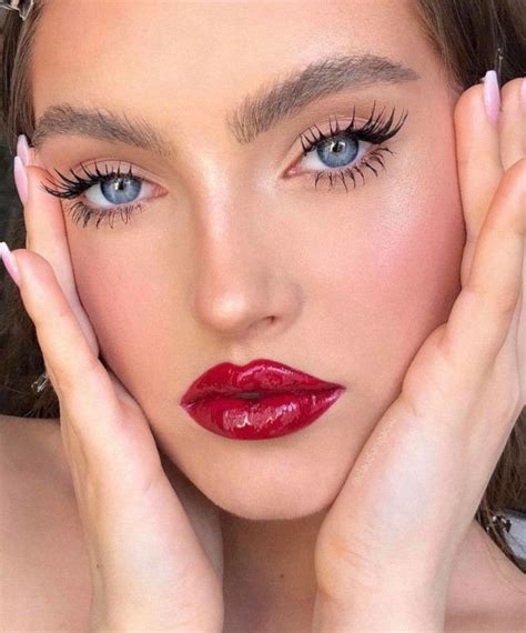 These Winter Makeup Trends Are Worth Trying Even For Home Holiday
