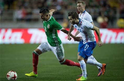 Aquí tienes la comparativa de Los memes del partido México vs Islandia