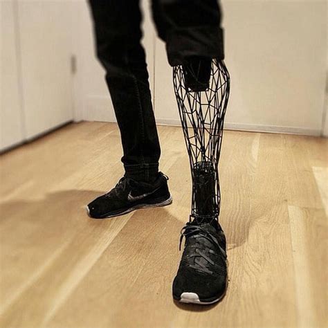 “industrial Engineer Williamroot Created This Artistic Design For A Titanium Prosthetic Leg