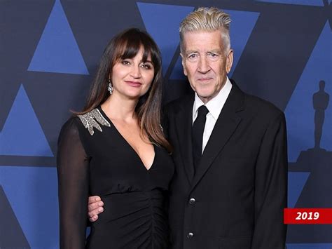Twin Peaks Director David Lynch S Wife Files For Divorce