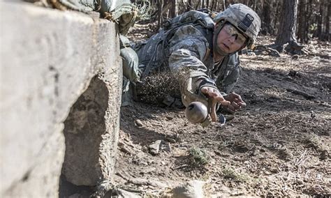 Army Won T Require Recruits To Throw A Grenade Far Enough