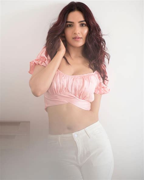 Jasmin Bhasin Sets Temperatures Soaring With Hot Sexy Looks Check Out Diva S Bold Pics News18