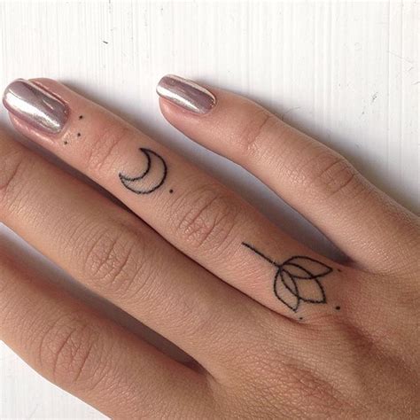 37 Mini Tattoos Of Moon And Stars To Bring A Piece Of Sky With You