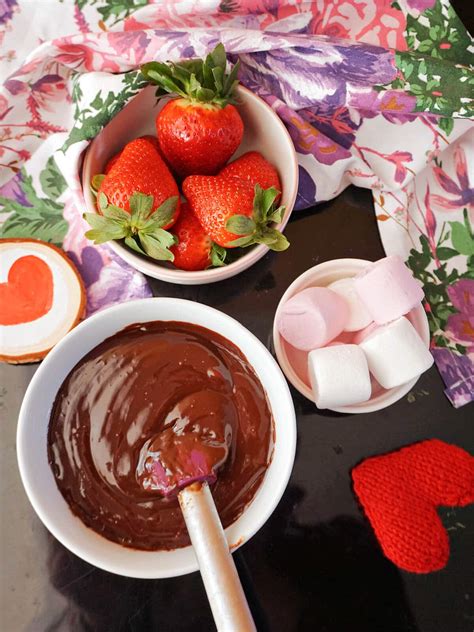 How To Make Chocolate Dipping Sauce My Gorgeous Recipes