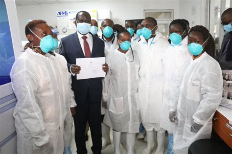 Doch was bedeutet dieses zertifikat eigentlich für uns bürgerinnen und bürger? Raila receives his COVID-19 test results | #iKUWEiKUWE Updates