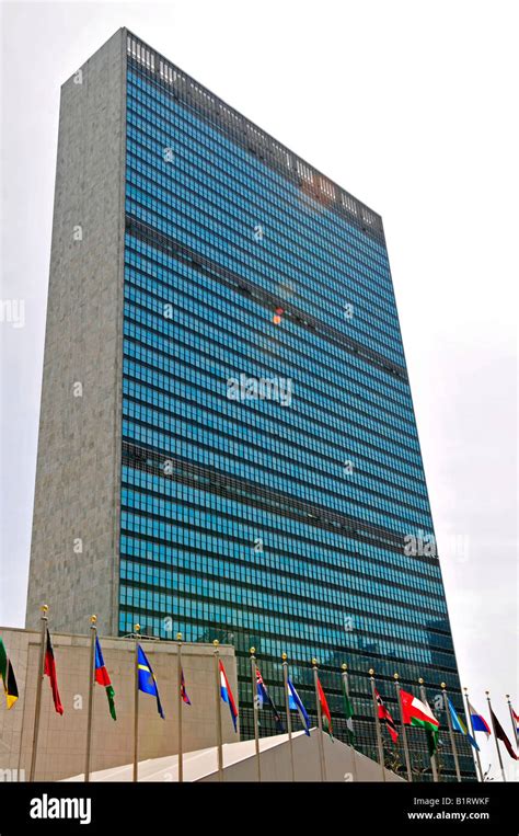 Secretariat Building United Nations Headquarters Hi Res Stock