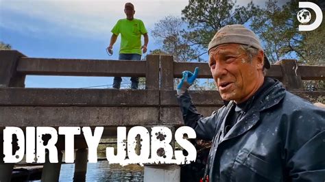 Mike Rowe Goes Diving In Swamp Water Dirty Jobs Youtube