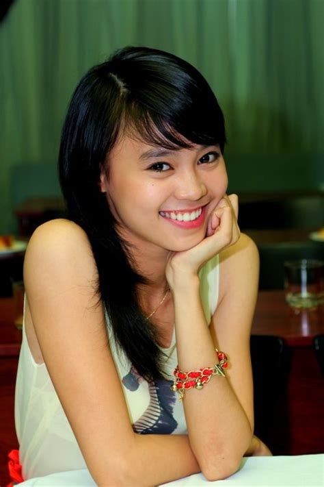 Cô sinh ngày 4 tháng 4 năm 1990 tại thành phố hồ chí minh. Chia tay Minh Luân, Ninh Dương Lan Ngọc sexy giống Hoàng ...