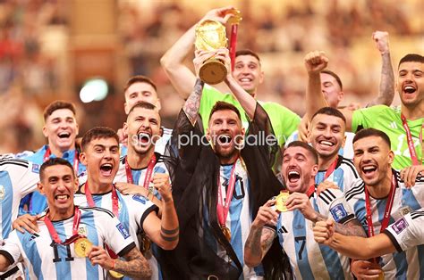 Lionel Messi Argentina Lifts World Cup Trophy Qatar 2022 Images