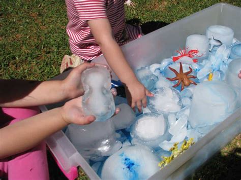 Frozen ice sensory play ideas :: Sensory Play - Ice World | Learning 4 Kids