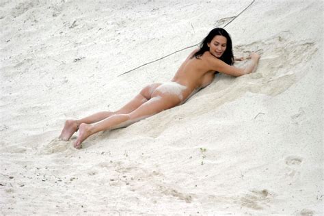 Lucy Clarkson Hottie Caught Fully Naked On A Sandy Majorcan Beach