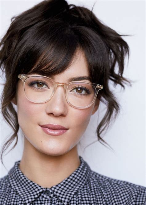 Pin By Mollie Kinney On Headshot Trends Hairstyles With Glasses