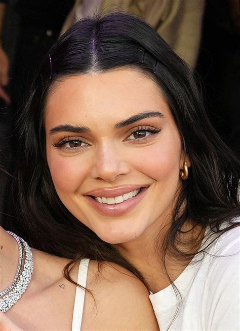 Kendall Jenner S Real Skin Texture Revealed In New Photos After Fans Think Model Had Secret Lip