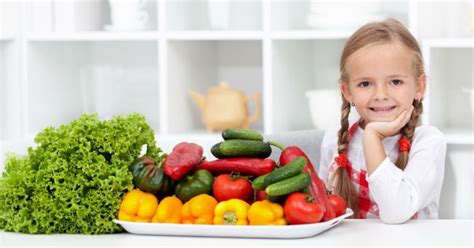 Procura darle a tu niño alimentos con un posible efecto laxante suave y ricos en fibra. 9 tips para la alimentación infantil | Salud180