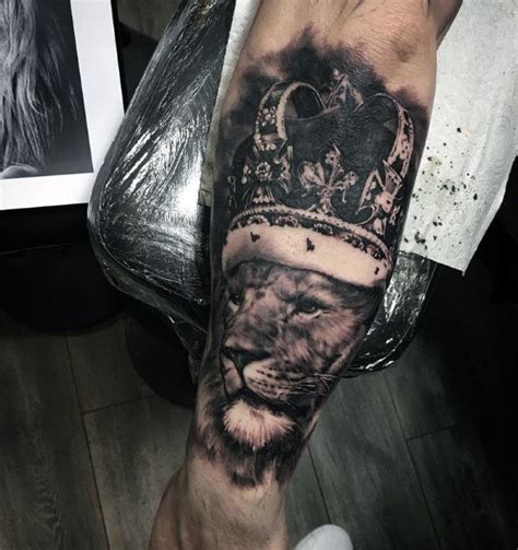 Tato keren / tato mahkota di paha seorang wanita#tato#tatokeren#tatodipaha#tatomahkota 50 Singa Dengan Desain Tato Mahkota Untuk Pria - Ide Royal Ink