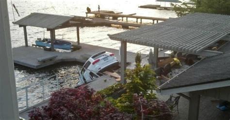 Driver Who Crashed Suv Into Sammamish Lake Smelled Of Alcohol Cops