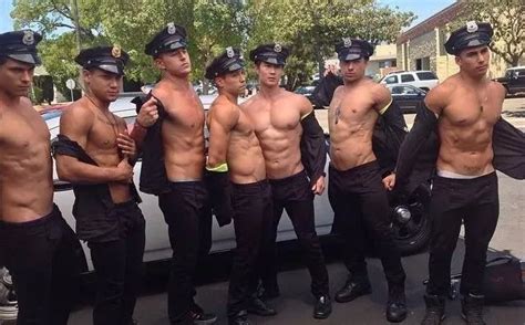 Shirtless Male Beefcake Muscular Cops Stripper Hunks Group Men Photo 4x6 C231 Eur 382 Picclick Fr