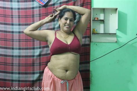 Mature Indian Milf Bhabhi Reshma Aunty Giving Blowjob Indian Girls Club