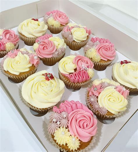 Pretty In Pink Floral Vanilla Cupcakes Vanilla Cupcakes Mini Cupcakes