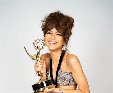 2520x2080 Resolution Zendaya Emmy Portrait 2020 2520x2080 Resolution