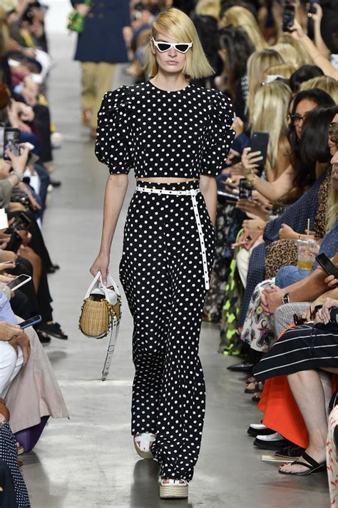Thus, the little black dress becomes white, the blazer separates from the pantsuit and becomes a very autonomous dress, just like a simple men's clothing. Spring 2020's Biggest Trends Are Actually Really Easy to ...