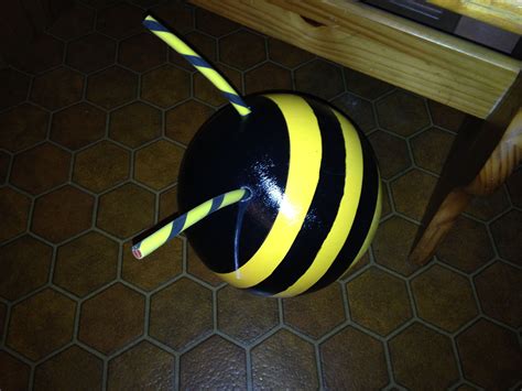 Bumble Bee Bowling Ball Made By Otto Bowling Ball Bee Honey Bees Bees