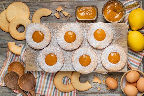Servire gli occhi di bue cosparsi di zucchero a velo. Occhi di bue senza glutine - La ricetta infallibile per un perfetto risultato