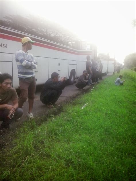 Foto Macet Di Gerbang Tol Sadang Purwakarta