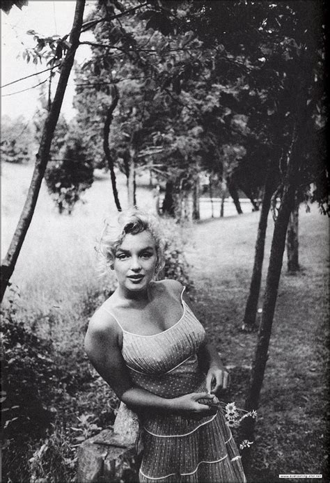 Rare Black And White Photos Captured Lovely Moments Of Marilyn Monroe