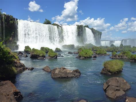 壁紙 ブラジルのイグアスの滝、石、草、青い空、雲 2560x1920 Hd 無料のデスクトップの背景 画像