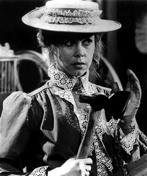 18 mai 1995) a fost o actriță americană de film. Poe Forward's Edgar Allan Poe Blog: Elizabeth Victoria ...