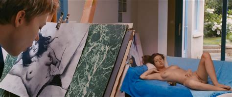 Naked Adèle Exarchopoulos in Blue Is the Warmest Colour