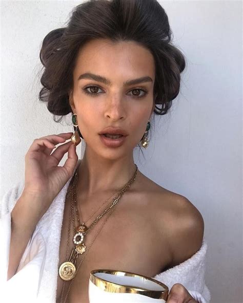The Necklace You Need To Complete Your Summer Look Emily Ratajkowski