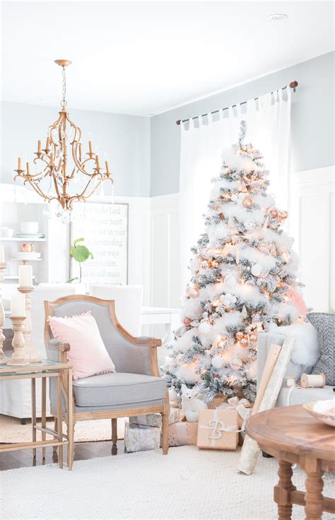 How To Make Your Christmas Living Room Decor Look Like A Million Bucks